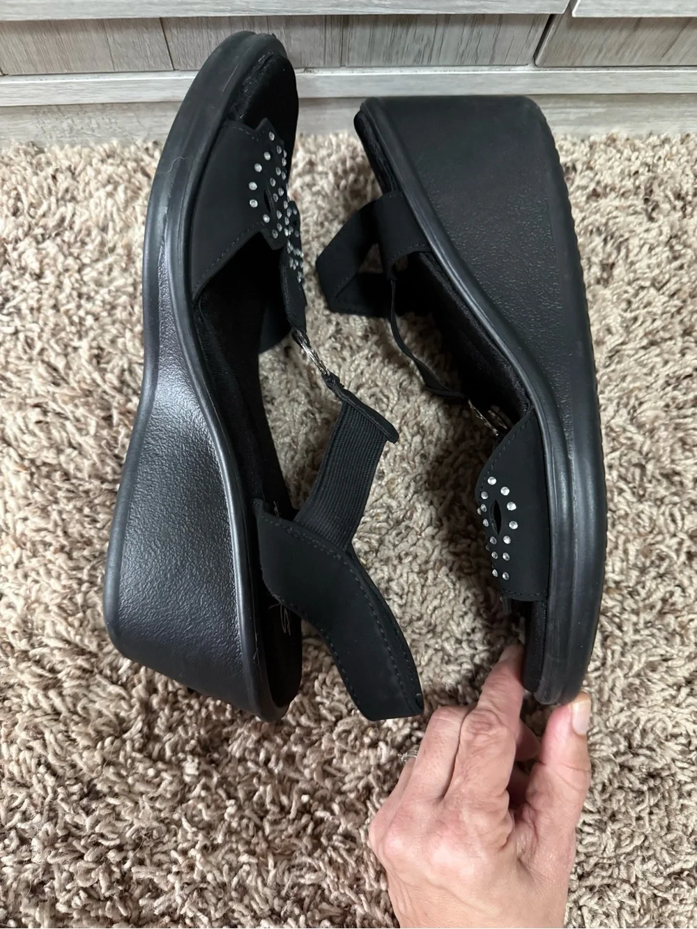Skechers Rumblers Queen B Black Wedge Sandals Rhinestone NWOT Size 10